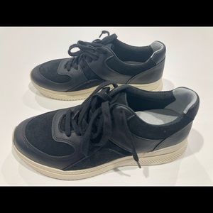 Everlane sneakers, Size 9.5 black,Brand new in box